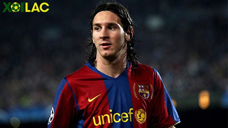 Kiểu tóc dài của Messi thời còn trẻ